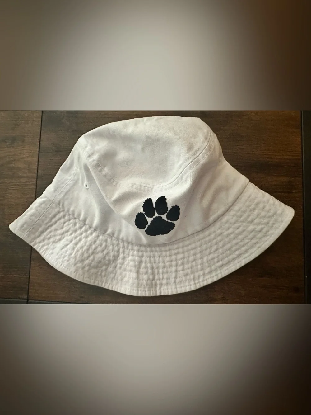 TOWN Sports White Paw Print Bucket Hat – 100% Cotton
